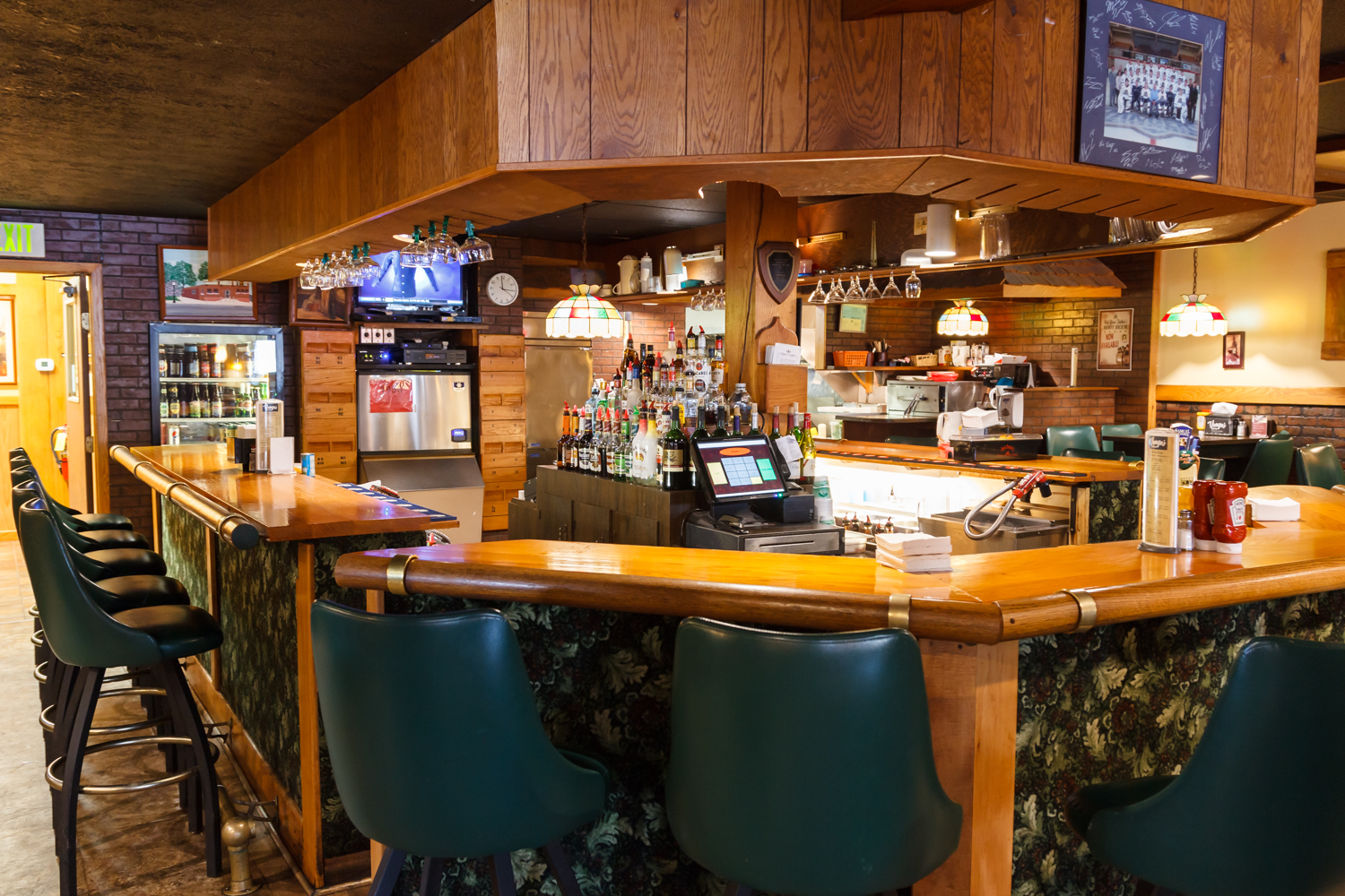 Vango's Pizza & Cocktail Lounge interior